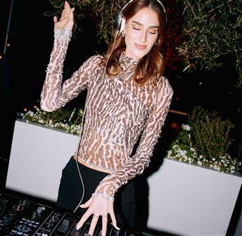DJ at théa